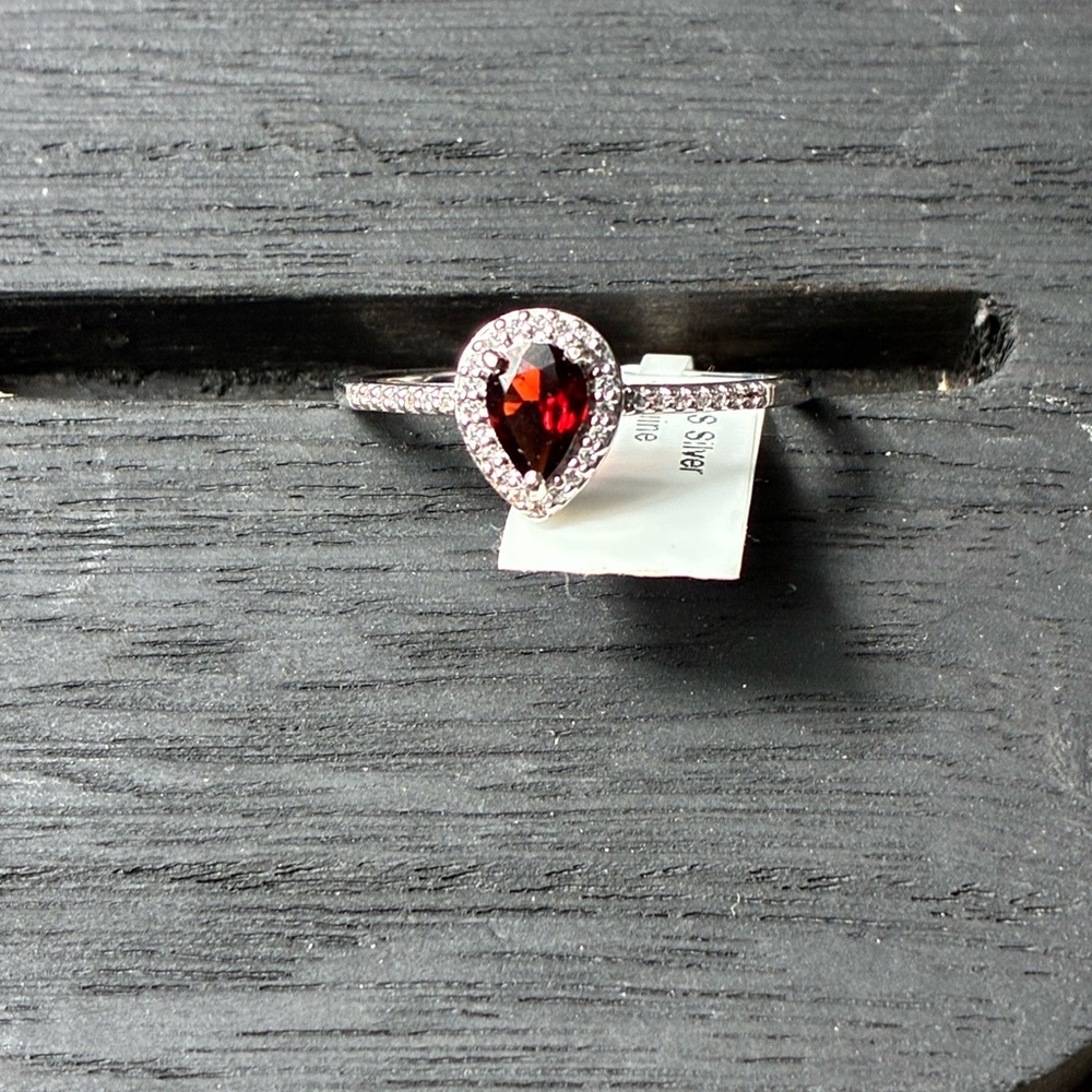 ❤️ NWT .925 Sterling Silver Genuine Garnet & Diamond Accent Ring – Size 11